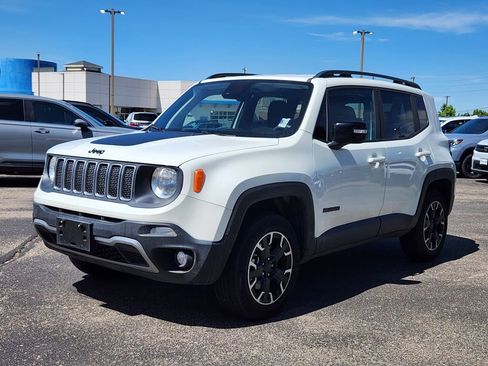 Used 2023 Jeep Renegade Latitude AWD/4WD image 3