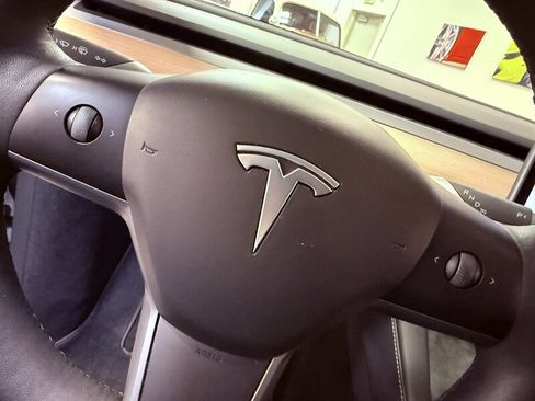 Used 2023 Tesla Model Y Long Range AWD/4WD image 19