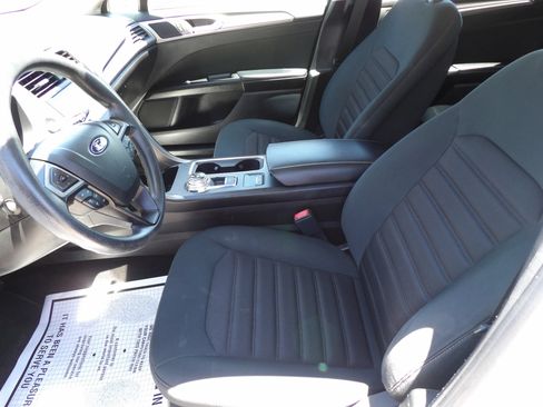 Used 2019 Ford Fusion SE FWD image 10