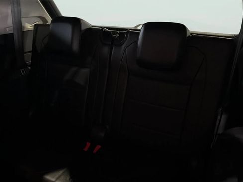 Used 2018 Volkswagen Tiguan SEL FWD image 50