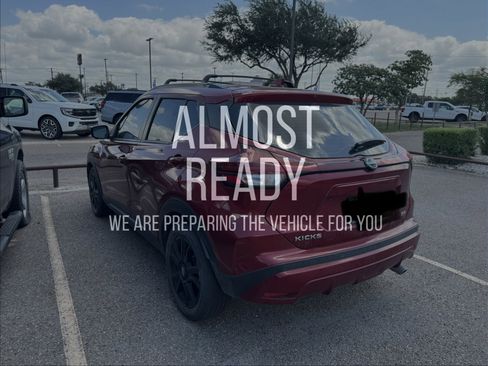 Used 2023 Nissan Kicks SR w/ Exterior Package FWD image 3