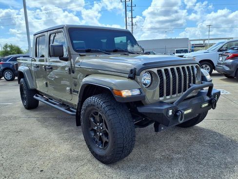 Used 2020 Jeep Gladiator Sport w/ Quick Order Package 24S image 2
