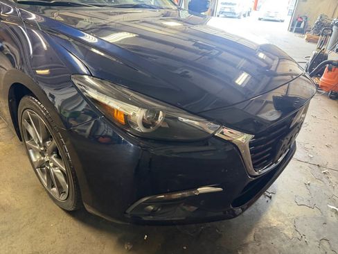 Used 2018 MAZDA MAZDA3 Grand Touring w/ Premium Equipment Package FWD image 28