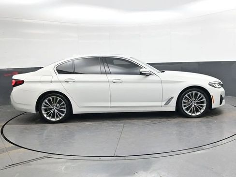 Used 2023 BMW 530i w/ Convenience Package RWD image 3