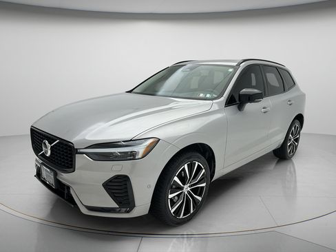 Used 2023 Volvo XC60 B5 Plus AWD/4WD image 3