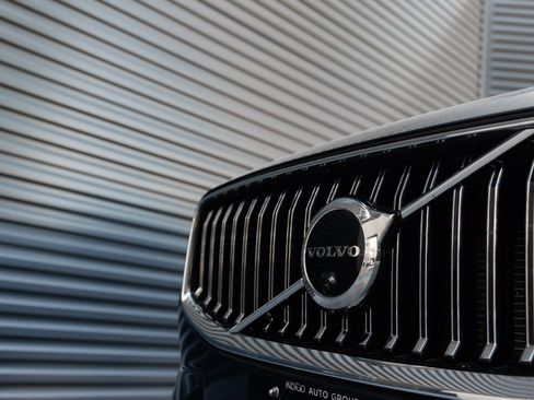 Used 2023 Volvo XC60 B5 Ultimate w/ Protection Package Premier FWD image 37