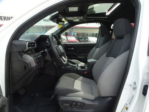 Used 2024 Toyota Tacoma TRD Off-Road w/ TRD Off Road Upgrade Package image 18