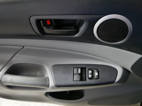 Used 2013 Toyota Tacoma 4x4 Access Cab w/ SR5 Pkg image 19