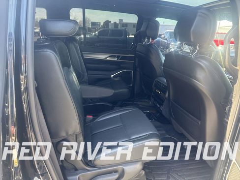 Used 2023 Jeep Wagoneer Series II image 14