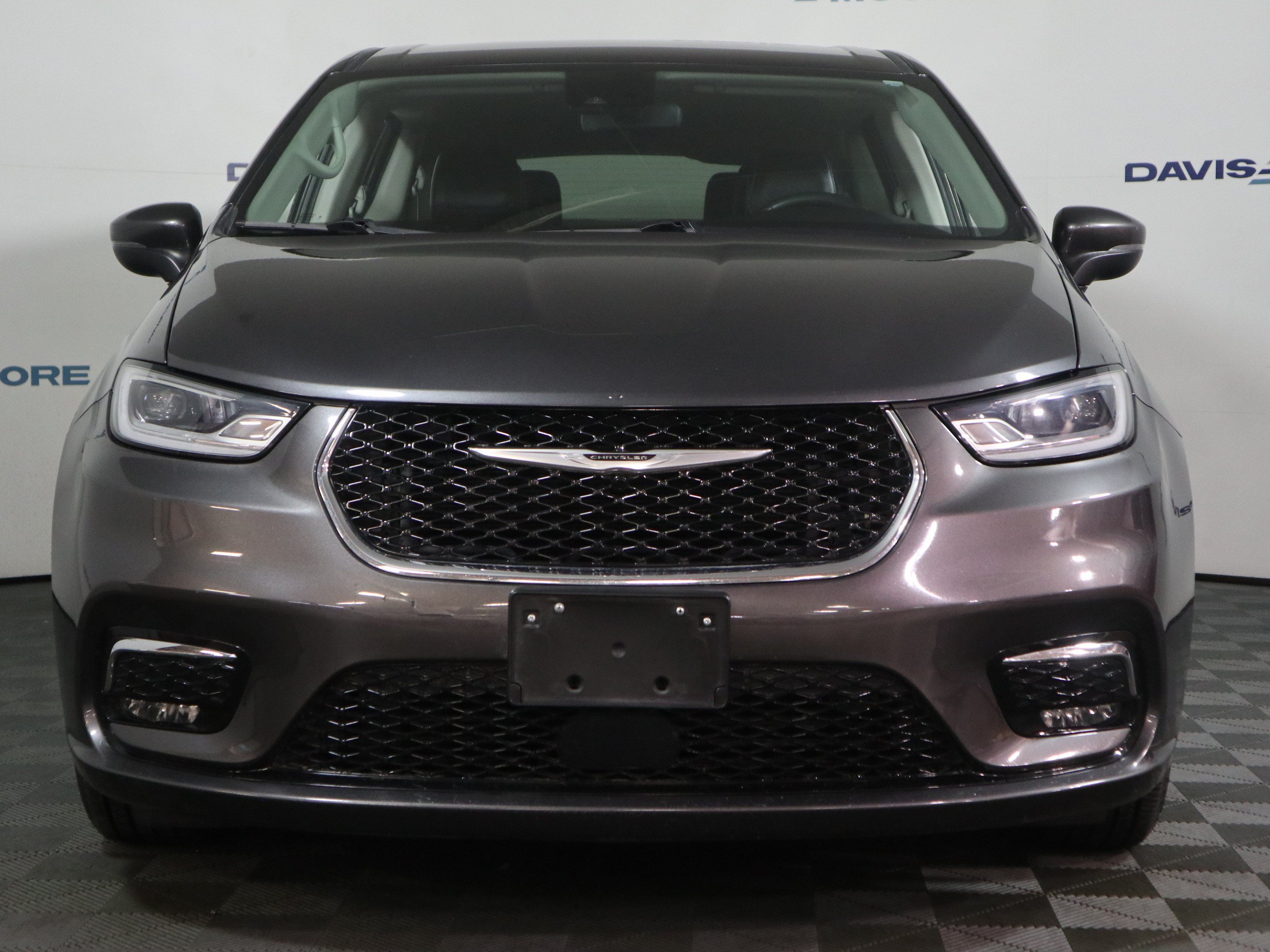 Used 2023 Chrysler Pacifica Touring-L FWD image 13