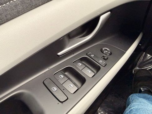 Used 2025 Hyundai Elantra Limited image 25