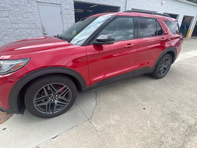 Used 2025 Ford Explorer ST AWD/4WD image 9