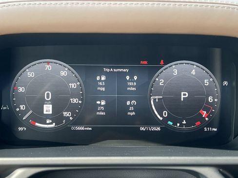 Used 2025 Land Rover Defender 130 X-Dynamic SE AWD/4WD image 24
