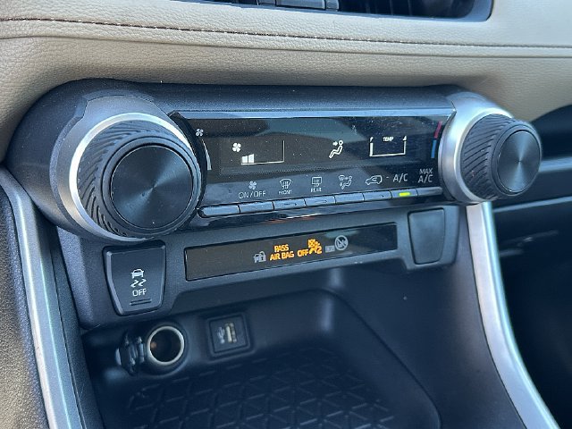 Used 2023 Toyota RAV4 LE FWD image 31