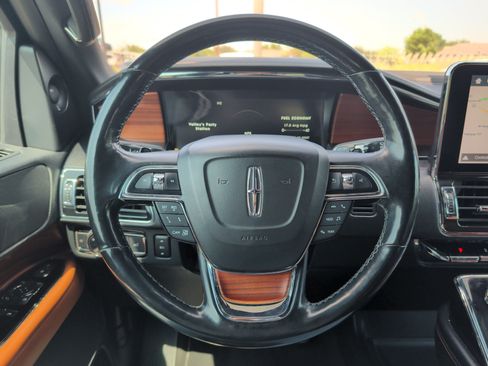 Used 2019 Lincoln Navigator L Reserve AWD/4WD image 13
