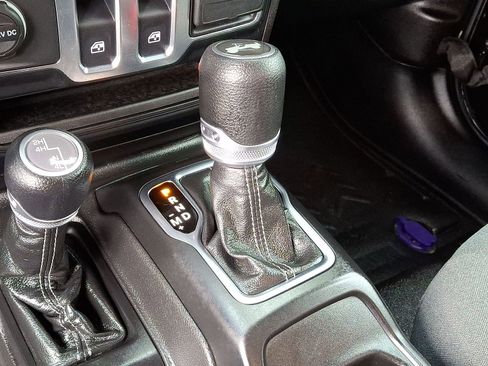 Used 2024 Jeep Wrangler Sport AWD/4WD image 18