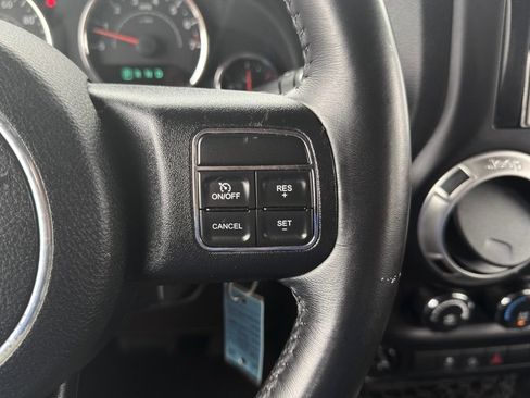 Used 2016 Jeep Wrangler Unlimited Sahara w/ Connectivity Group AWD/4WD image 5