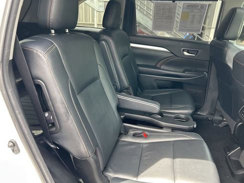 Used 2018 Toyota Highlander XLE AWD/4WD image 34