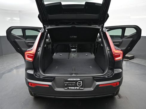 Used 2024 Volvo XC40 B5 Plus w/ Protection Package Premier AWD/4WD image 10