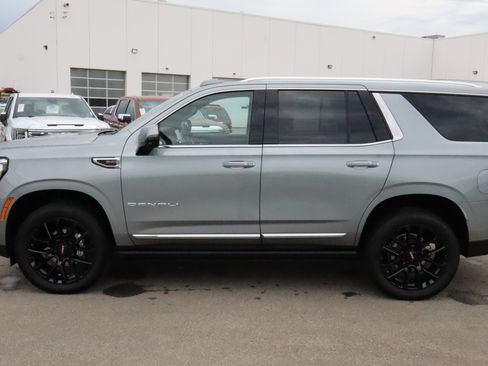 Used 2025 GMC Yukon Denali w/ Denali Reserve Package AWD/4WD image 4