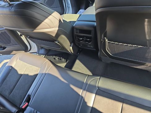 New 2025 Jeep Grand Cherokee Altitude image 12