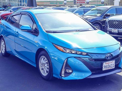 Used 2018 Toyota Prius Prime Advanced w/ Carpet Mat Package FWD image 18