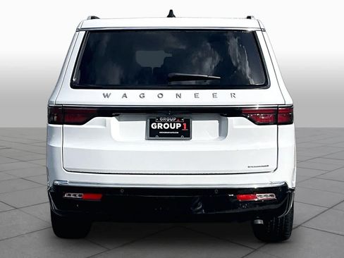 Used 2024 Jeep Wagoneer Series II w/ Flexible Seating Group AWD/4WD image 5