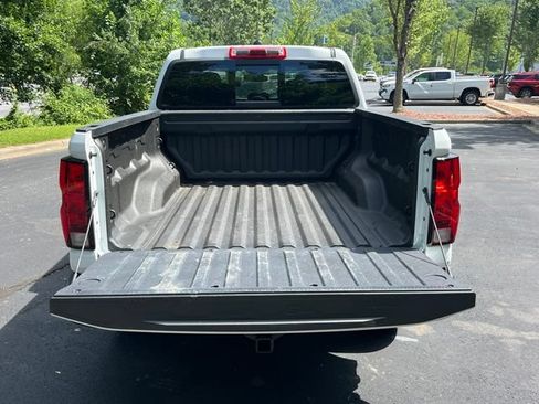 Used 2025 Chevrolet Colorado W/T w/ Advanced Trailering Package AWD/4WD image 28
