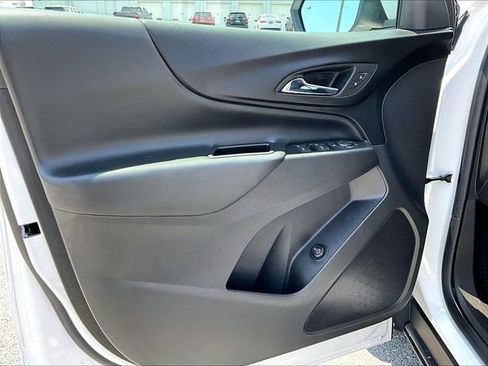 Used 2024 Chevrolet Equinox LT AWD/4WD image 9