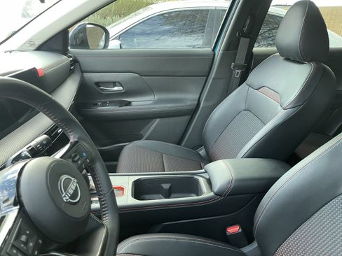 Used 2025 Nissan Kicks SR FWD image 11