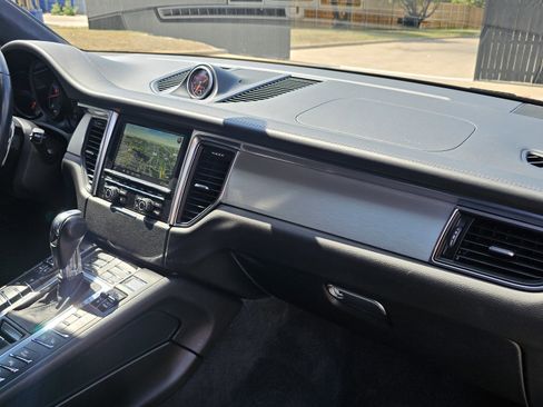 Used 2016 Porsche Macan Turbo w/ Premium Package Plus image 34