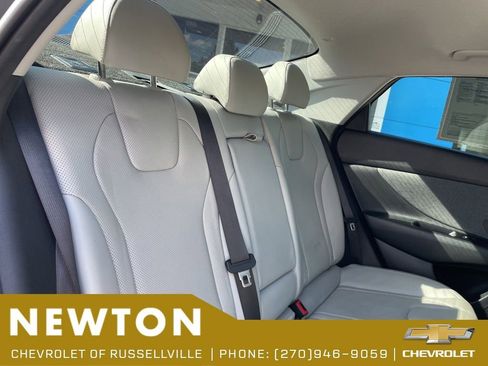 Used 2023 Hyundai Elantra Limited FWD image 30