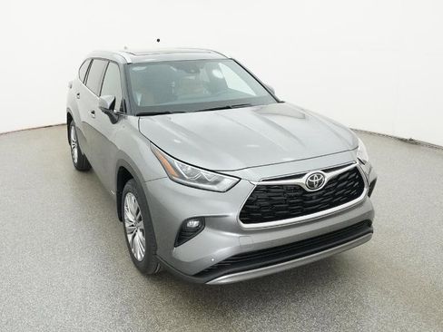New 2026 Toyota Highlander Platinum image 38