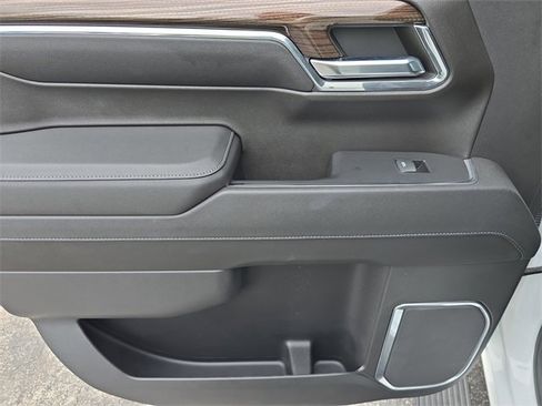 Used 2023 Chevrolet Silverado 1500 LT Trail Boss w/ LT Trail Boss Premium Package image 9