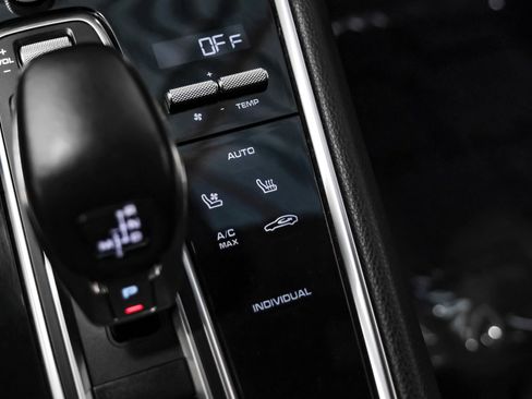 Used 2019 Porsche Panamera image 23