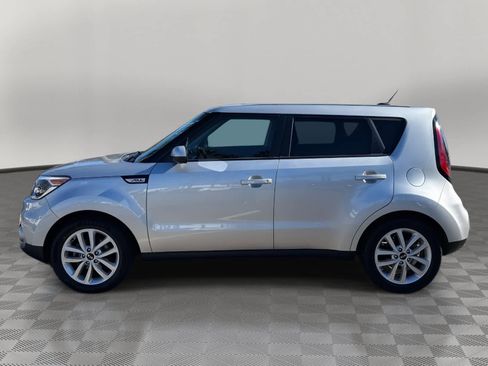 Used 2018 Kia Soul + image 8