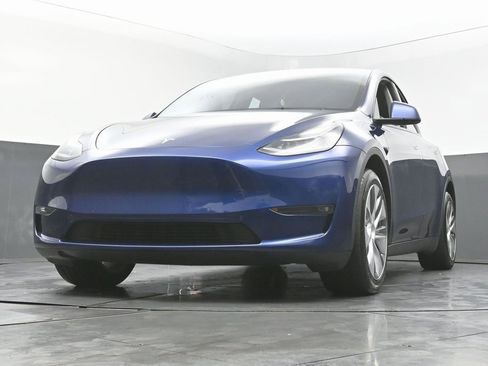 Used 2021 Tesla Model Y Long Range image 51