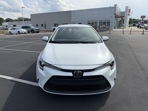 Used 2026 Toyota Corolla LE FWD image 2