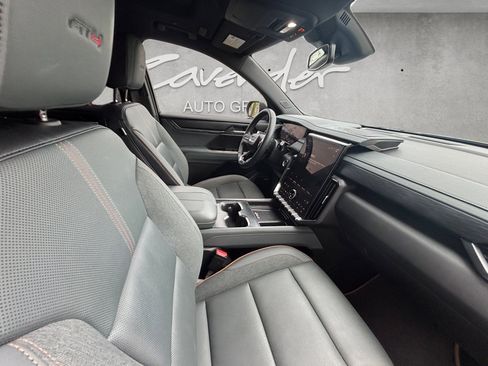 Used 2025 GMC Acadia AT4 w/ Luxury Package image 29