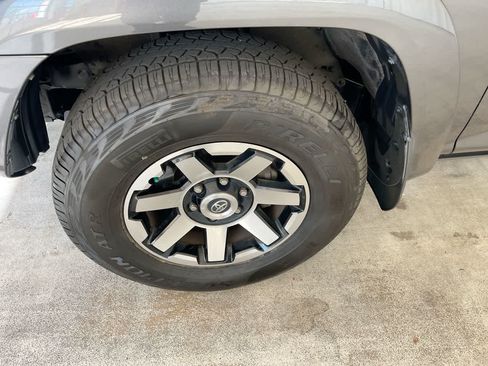 Certified 2020 Toyota 4Runner TRD Off-Road Premium w/ Moonroof Package AWD/4WD image 10