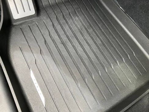 Used 2021 Tesla Model Y Long Range AWD/4WD image 17