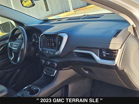 Used 2023 GMC Terrain SLE w/ Driver Convenience Package image 29