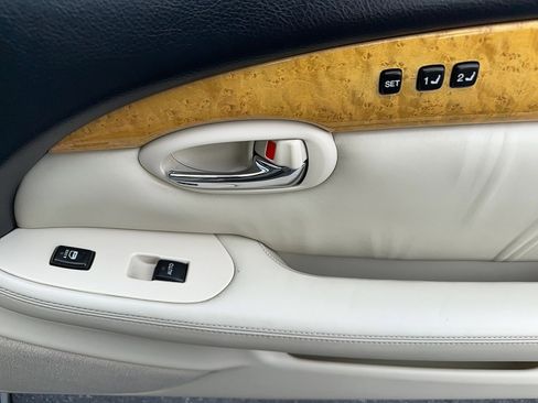 Used 2005 Lexus SC 430 Convertible image 19