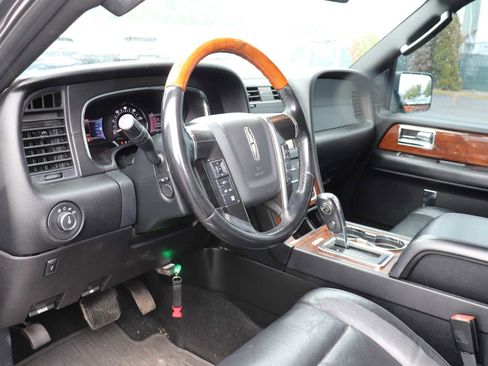 Used 2016 Lincoln Navigator Select AWD/4WD image 10
