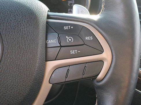 Used 2017 Jeep Grand Cherokee Overland image 24