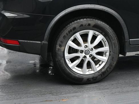 Used 2018 Nissan Rogue SV AWD/4WD image 10