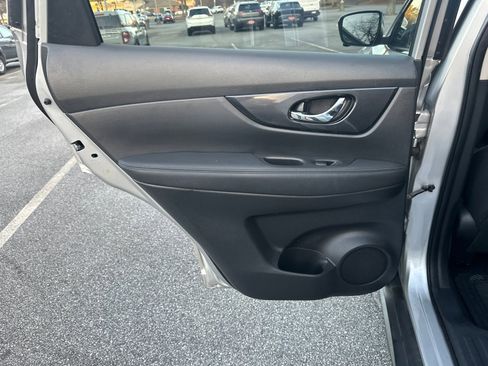 Used 2017 Nissan Rogue SV w/ SV Premium Package image 22