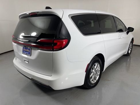 New 2026 Chrysler Pacifica Select FWD image 8