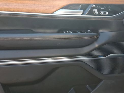 Used 2024 Jeep Grand Wagoneer L Series III image 16