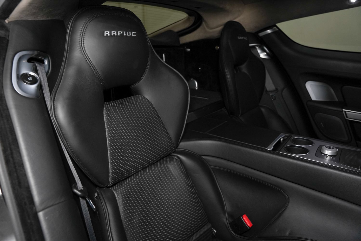 Used 2011 Aston Martin Rapide Luxe RWD image 33